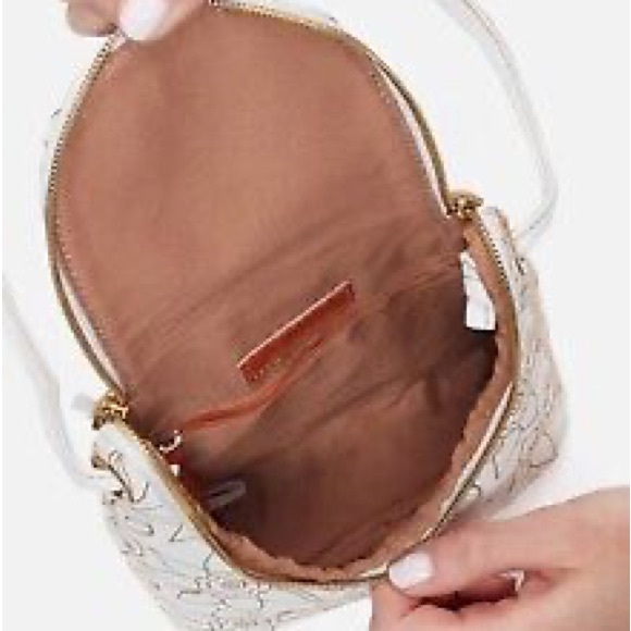 Hobo Intl NWT White Embroidered Leather Fern Crossbody Convertible Bag W/Pockets - Picture 3 of 5